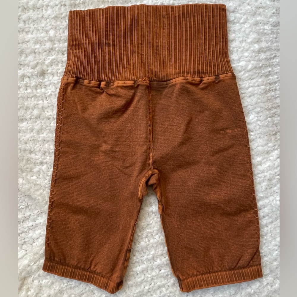 Free People Movement Good Karma Bike Shorts “Toasted Coconut” Size Small NWOT - Picture 7 of 11